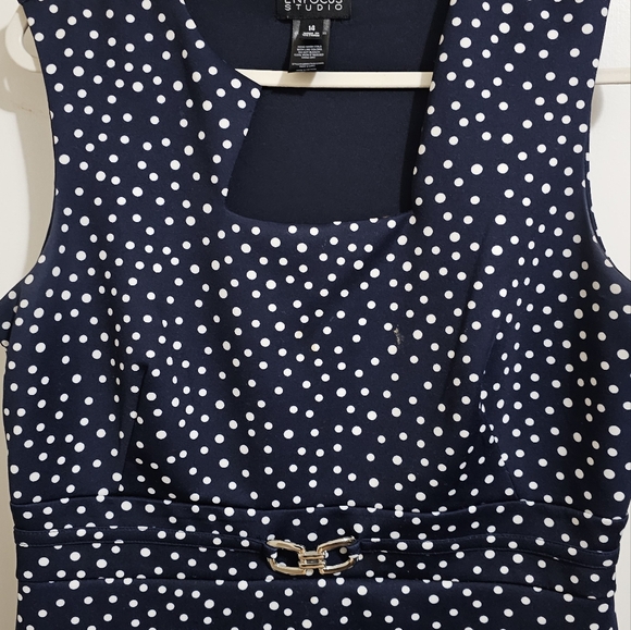 Dress - Picture 8 of 9